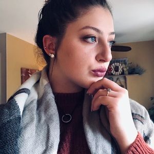 Meet your Posher, Olivia